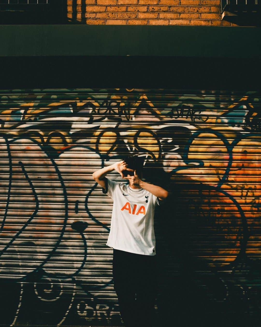 バロ さんのインスタグラム写真 - (バロ Instagram)「London🇬🇧💙 X @jinifoto   토트넘 경기는 일정내에 없어서 못보지만 런던까지 왔으니 토트넘 유니폼은 입어줘야지🤍Tottenham hotspur🤍 @spursofficial   #london #spurs #tottenham #sony #son7」9月7日 19時37分 - baroganatanatda