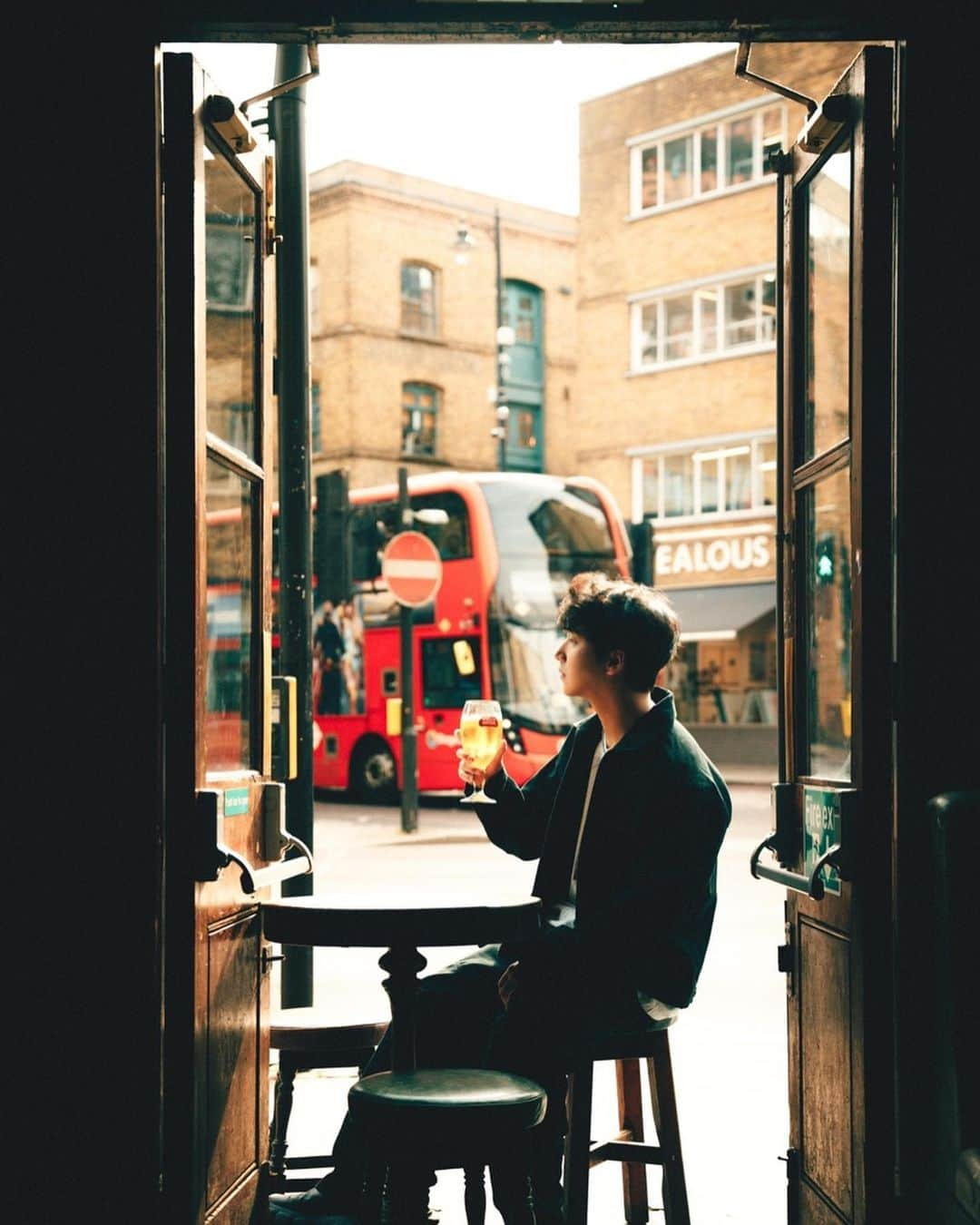 バロ さんのインスタグラム写真 - (バロ Instagram)「London🇬🇧💙 X @jinifoto   토트넘 경기는 일정내에 없어서 못보지만 런던까지 왔으니 토트넘 유니폼은 입어줘야지🤍Tottenham hotspur🤍 @spursofficial   #london #spurs #tottenham #sony #son7」9月7日 19時37分 - baroganatanatda