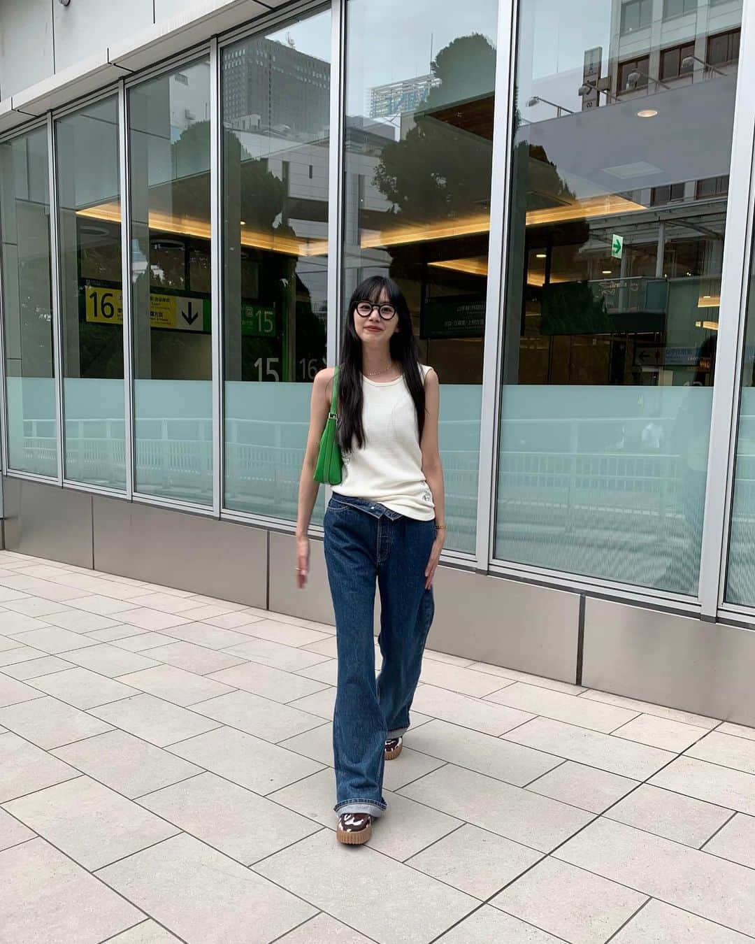Shiho Sasakiのインスタグラム：「足元だけでも、秋気分♡🐄  #outfit_shiho #clarks #クラークス #Torhill」