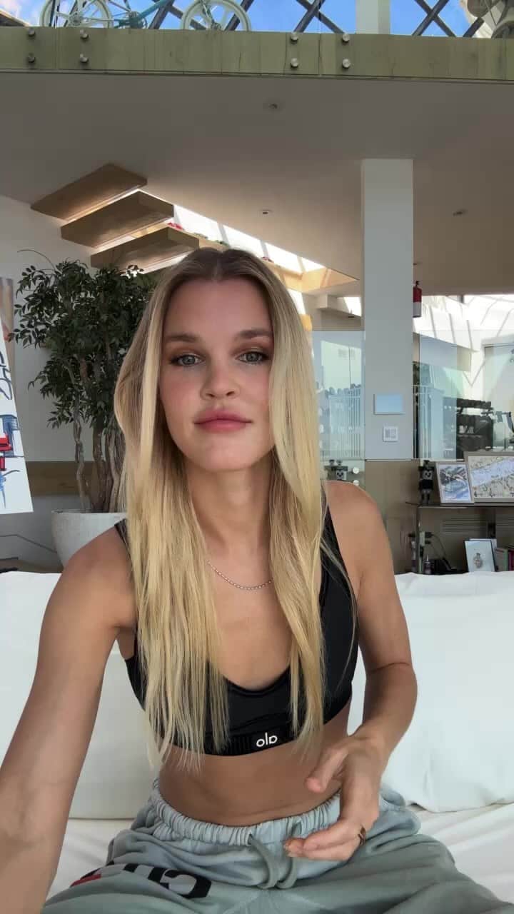 Joy Corriganのインスタグラム：「Went live with my beautiful friend, therapist, and shaman @thejaguarshaman to share my explant journey and discover how to love myself more freely and to trust my intuition! 🙏🏻😍❤️ if you all have any more questions please comment below!」