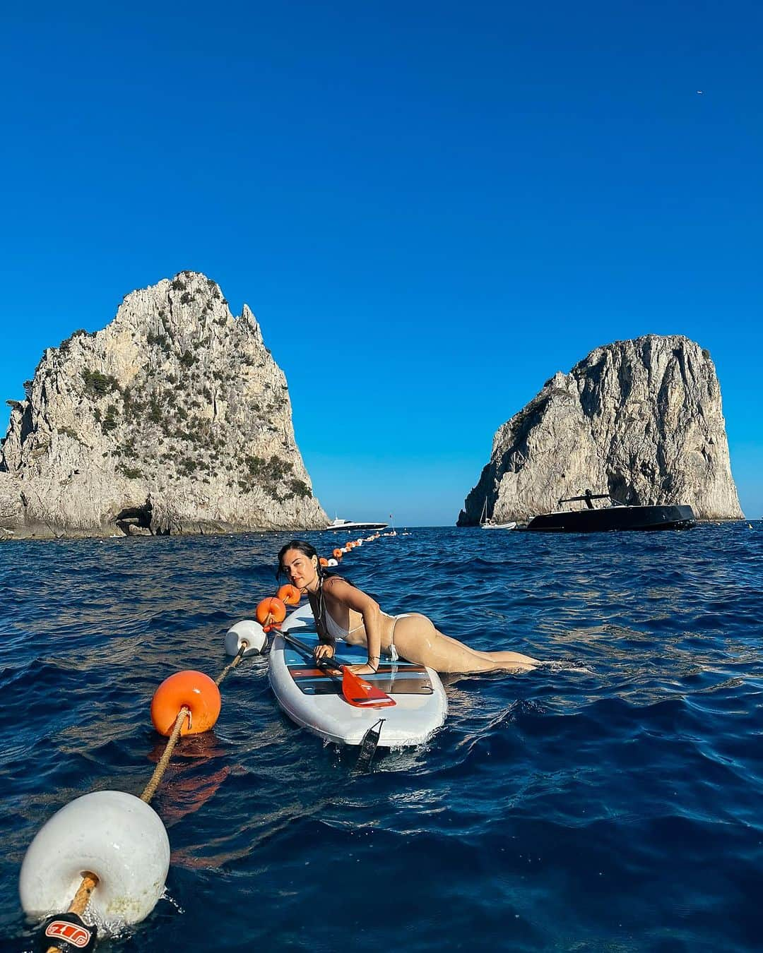 サーシャ・グレイさんのインスタグラム写真 - (サーシャ・グレイInstagram)「Felt like a Bond moment going out this far on the SUP, it took over one hour to reach the Faraglioni.」9月8日 5時08分 - sashagrey