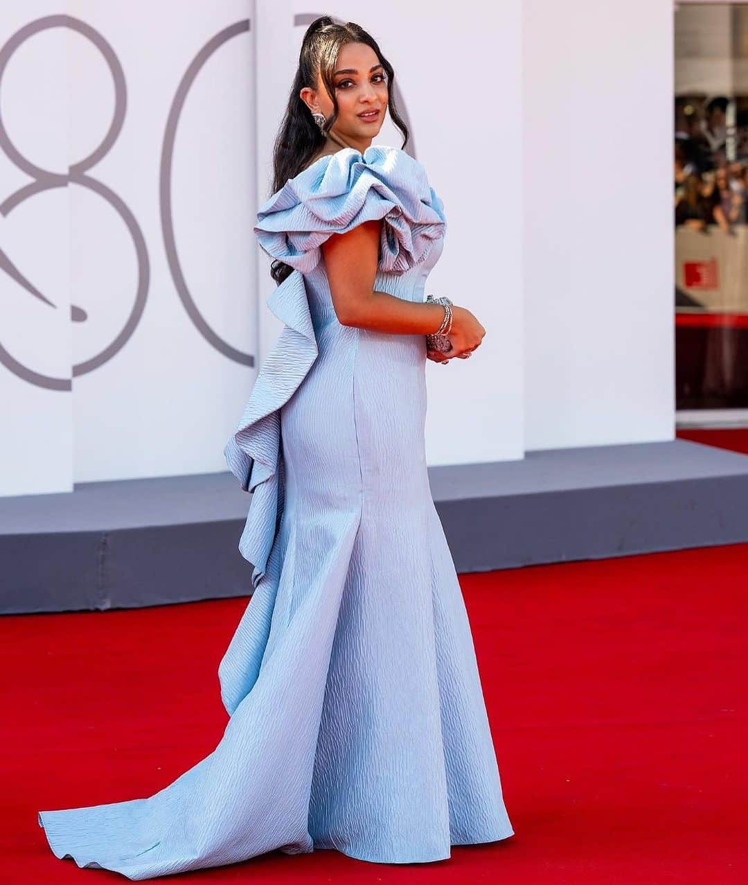 Khairiah Abulabanさんのインスタグラム写真 - (Khairiah AbulabanInstagram)「During #venicefilmfestival #venicebiennale @labiennale 🎥  Styling @rawankattoa  Dress @eman_alajlan  Jwelery @nadine_jewellery  Clutch @hamdaalfahim x @tylerellisofficial  Makeup @armanibeauty via @vanessaudovicich Hair @kerastase_official via @rossimassimiliano_official  Nails @nourrnails Photography @ammarparis - @hamedz199」9月8日 5時20分 - kh_abulaban