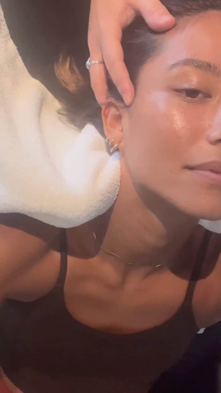 マリア・マーフィーのインスタグラム：「self care evening at #NaluSpa located in @turtlebayresort ✨ newly renovated with free valet parking for all guests, they have wellness/fitness memberships available 🤍」