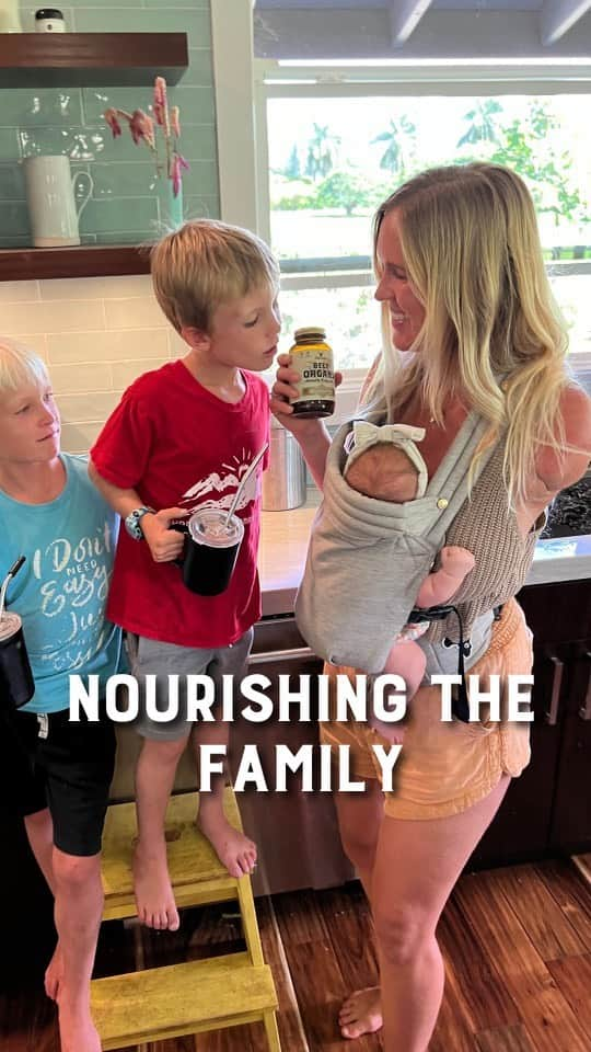 Bethany Hamiltonのインスタグラム：「Nourishing our children, lt’s certainly a family affair 🤗 @heartandsoilsupplements   I’ll never forget this time about 10-15 years ago I went to a friend of a friends house and they were putting liver in their children’s smoothie and I thought that was so odd. But it stands out to me!  Fast forward, here I am doing the same for my children!  I’ve learned that organ meats are arguably theee best source of bio available minerals and vitamins.  Mineral like- Vitamin A Folate,  Vitamin K2  Copper  Iron,  Vitamin B6 & B2  All nurtrients we need😱🙌🏾  As I raise my children I provide just about the same nourishment for them as I do for myself. I find it to be my duty and my joy to provide for them. And also keep the junky food away from them.  Check out @heartandsoilsupplements for more educational resources and my recent blog post on my health journey specifically the challenges I’ve faced and solved throughout motherhood.   Mostly #animalbased #nourishingchildren」