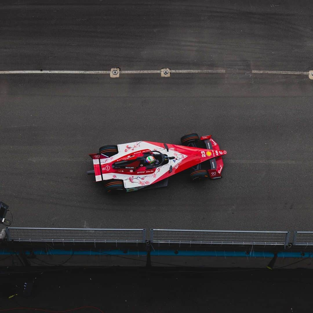 Nissanさんのインスタグラム写真 - (NissanInstagram)「With nearly 75 years of EV innovation under our belt, we are very happy to keep empowering the future on the road and the racetrack! ⚡️ Happy #WorldEVDay 🎉   #Nissan #NissanLEAF #LEAFNISMORC #LEAFNISMO #FormulaE #NissanSakura #NissanAriya #EV #ElectricVehicle #Electric」9月9日 22時30分 - nissan