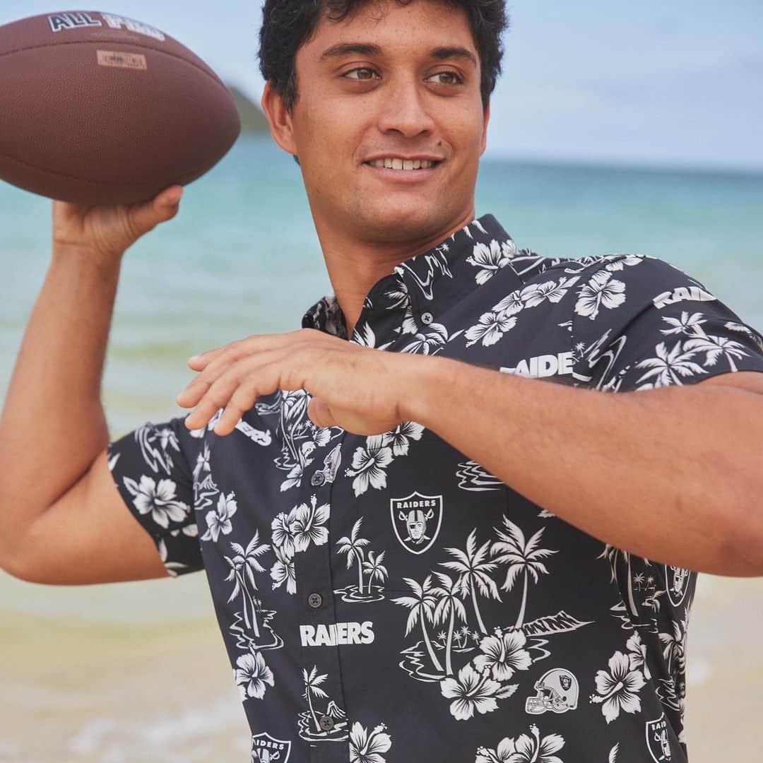 レインスプーナーのインスタグラム：「Whose excited for some football? Support your team in Spooner this season with our official NFL collection. All 32 teams available now in store and online now.」