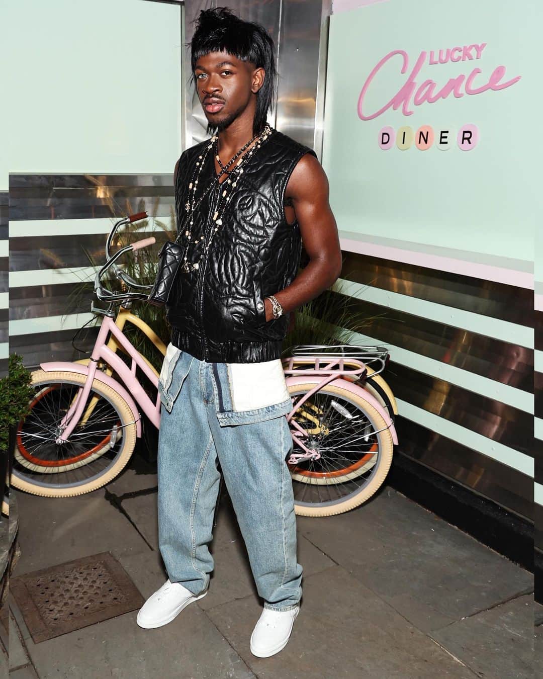 Just Jaredさんのインスタグラム写真 - (Just JaredInstagram)「Lil Nas X, Ava Phillippe, Chase Sui Wonders and Lori Harvey, all wearing @chanelofficial, were just a few of the stars to attend Chanel's Lucky Chance Diner party last night in Brooklyn. We've got so many more pics over at JustJared.com! #LilNasX #AvaPhillippe #ChaseSuiWonders #LoriHarvey Photos: Getty」9月8日 5時39分 - justjared