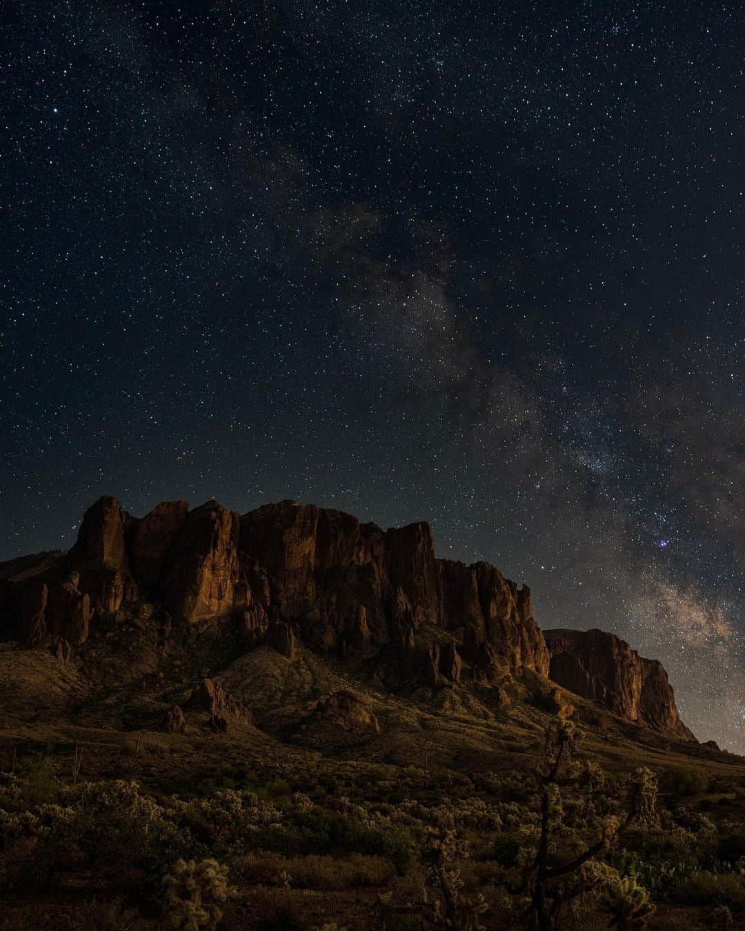 Travel + Leisureさんのインスタグラム写真 - (Travel + LeisureInstagram)「This week on Behind the Views: Jordan Griffith (@jordanexplores). While Jordan took a a few photography classes in high school and college, he really fell in love with the it when he started regularly traveling to hiking destinations in Arizona, like Flagstaff, Tucson, and Sedona. “I wanted something better than my phone to take pictures on, as the places I was seeing were inspiring me to capture them and show them to people in my life. And my love for photography just grew from there,” he recently shared with T+L. Today, Jordan is a wildlife and adventure photographer based in Tempe, Arizona. . When asked about his approach to shooting, Jordan says, “I look for anything that happens to catch my eye and excite me. In particular, I love going for any wildlife I see. You never know what you’re going to get with wildlife, which keeps things exciting and engaging when you see something you weren’t expecting.”  . Jordan’s advice for aspiring photographers: “Obsessing over gear and having the “right” stuff won’t make your photos any better than they already are. Work with whatever you already have and what you can afford. Photography is in the eye, not the wallet. Learn as much as you can because there’s so much you can learn from photography styles that you may consider outside of your niche. Learning will change how you use your eye in so many ways.” . In Jordan’s go-to gear bag, you’ll find a Sony A7III camera; Sigma 24-70mm, Sony 70-300mm, and Tamron 150-500mm lenses; two backup batteries; a few lens cloths; 3 Legged Thing tripod and Silk monopod; Garmin inReach messenger beacon; a one liter dry pack with survival gear for hiking; and a small first aid kit. . All photos by @jordanexplores」9月8日 5時54分 - travelandleisure