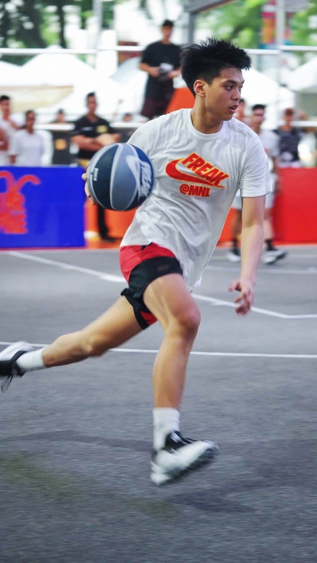 Nike Basketballのインスタグラム：「Free your game, the 🇵🇭 way.  Ballers left it all on the court in Freak 5s at The Courtyard Manila at a @giannis_an34 inspired skills camp.」