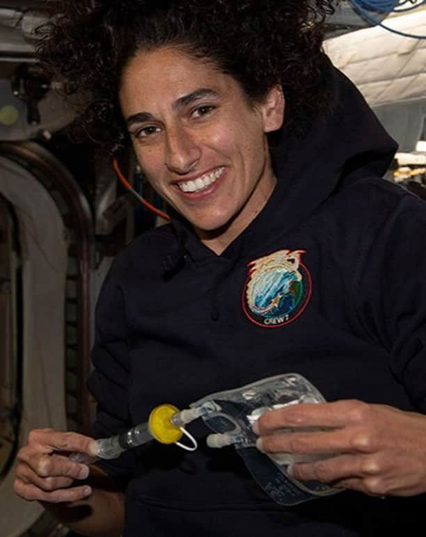 国際宇宙ステーションさんのインスタグラム写真 - (国際宇宙ステーションInstagram)「New Expedition 69 Flight Engineer Jasmin Moghbeli, who is in her second week aboard the International Space Station, is pictured during her orbital duties as she gets used to living and working in space for a six-month research mission.  Pic 1) Moghbeli is pictured inside the NanoRacks Bishop airlock located on the port side of the International Space Station's Tranquility module. Bishop is a commercial doorway that can be robotically removed and attached to Tranquility and enables larger payloads to be moved inside and outside the station.  Pic 2) Moghbeli collects water samples for microbial analysis inside the International Space Station's Destiny laboratory module.  #nasa #astronaut #science #research #nanoracks #bishop #airlock #destiny #laboratory #tranquility #international #space #station」9月8日 6時12分 - iss