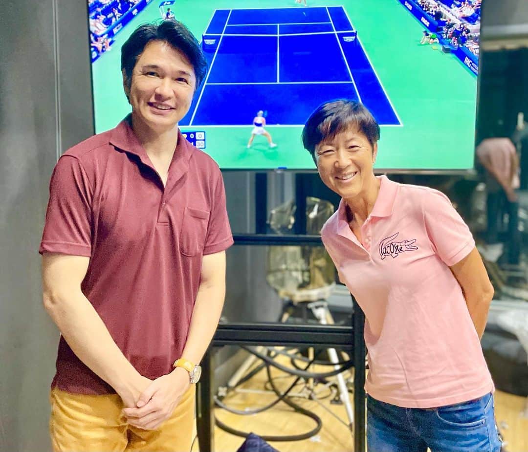 吉崎仁康のインスタグラム：「全米オープンテニスは大会10日目！女子シングルス準々決勝ボンドルソバ対キーズの試合を、解説 神尾米さんとともにお伝えしました。ウィンブルドン女王のボンドルソバと2017全米準優勝キーズの対戦、キーズの強打と勝負強さが勝りました。これでガゥフ、ムチョバ、キーズ、サバレンカの4人による準決勝、さぁ決勝に勝ち上がるのは果たして!?  #usopen2023  #全米オープンテニス #wowowtennis  #アナウンサー #吉崎仁康 #best4 #semifinal  #NYの夏の終わりのその先に」