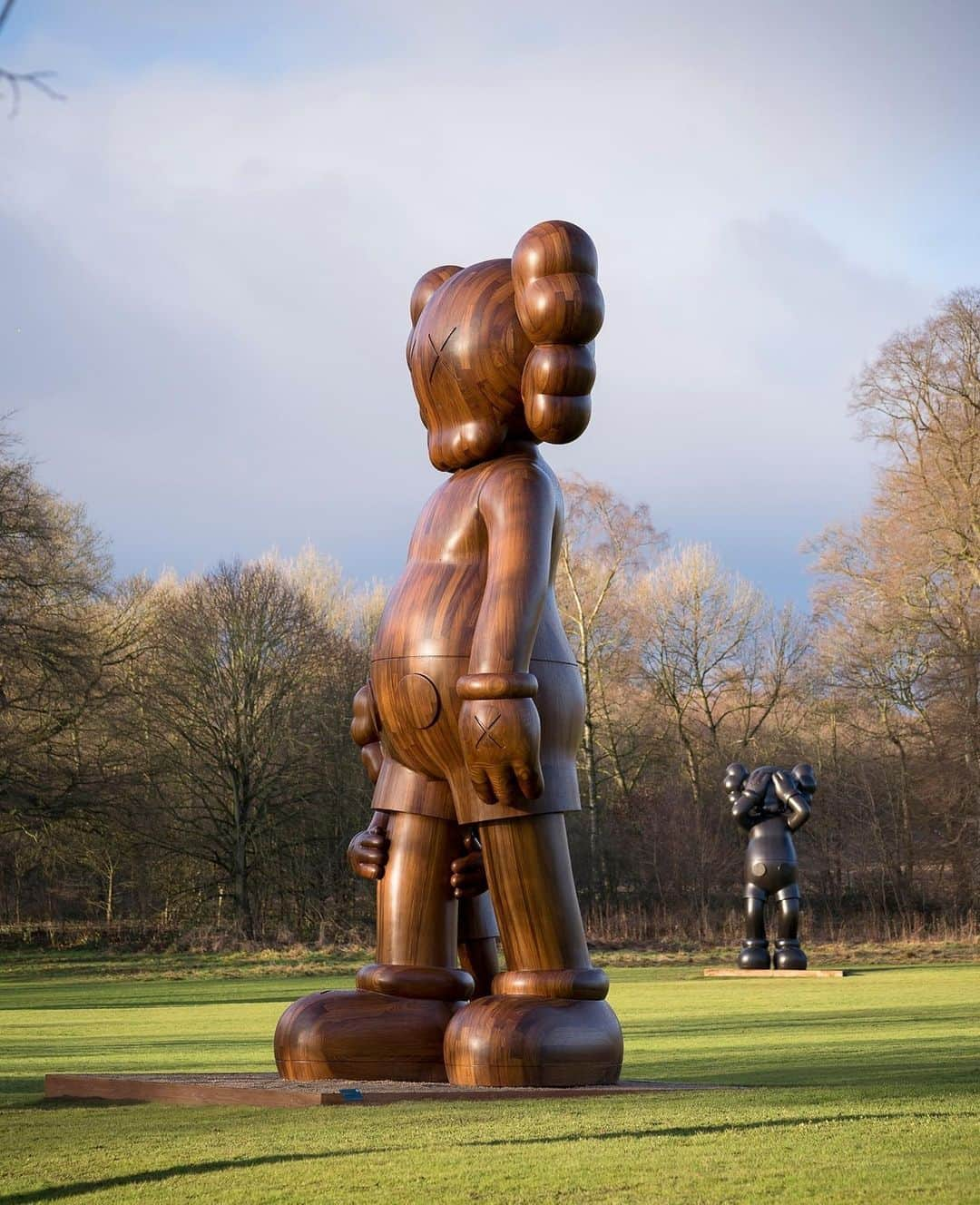 KAWSONEさんのインスタグラム写真 - (KAWSONEInstagram)「Today we're looking back to 2016, when KAWS iconic characters took over YSP, with towering sculptures in the landscape and colourful graphic works at Longside Gallery. ⁠ ⁠ The KAWS ART BOOK publication, in collaboration with @uniqlo was released today, making us nostalgic for the artists appearance in Yorkshire.⁠ ⁠ Discover our current exhibitions at 🔗 in bio -What's On⁠ ⁠ KAWS at YSP, 2016 📷️ @jontywilde⁠ ⁠ #YSP ⁠#ArtWithoutWalls @kaws @phaidonpress @uniqlo.ut #KAWS #TBT #ThrowbackThursday #Wakefield #Yorkshire #Sculpture #OutdoorGallery #ArtAndNature #ArtOutdoors #ExploreArtOutside #ContemporarySculpture #SculptureLovers #MyWakefield @aceagrams @mywakefield @ysi_sculpture @experiencewakefield」9月7日 21時32分 - kaws