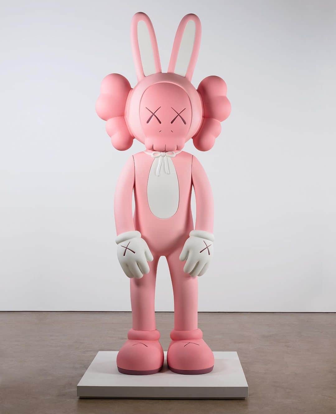 KAWSONEさんのインスタグラム写真 - (KAWSONEInstagram)「Today we're looking back to 2016, when KAWS iconic characters took over YSP, with towering sculptures in the landscape and colourful graphic works at Longside Gallery. ⁠ ⁠ The KAWS ART BOOK publication, in collaboration with @uniqlo was released today, making us nostalgic for the artists appearance in Yorkshire.⁠ ⁠ Discover our current exhibitions at 🔗 in bio -What's On⁠ ⁠ KAWS at YSP, 2016 📷️ @jontywilde⁠ ⁠ #YSP ⁠#ArtWithoutWalls @kaws @phaidonpress @uniqlo.ut #KAWS #TBT #ThrowbackThursday #Wakefield #Yorkshire #Sculpture #OutdoorGallery #ArtAndNature #ArtOutdoors #ExploreArtOutside #ContemporarySculpture #SculptureLovers #MyWakefield @aceagrams @mywakefield @ysi_sculpture @experiencewakefield」9月7日 21時32分 - kaws