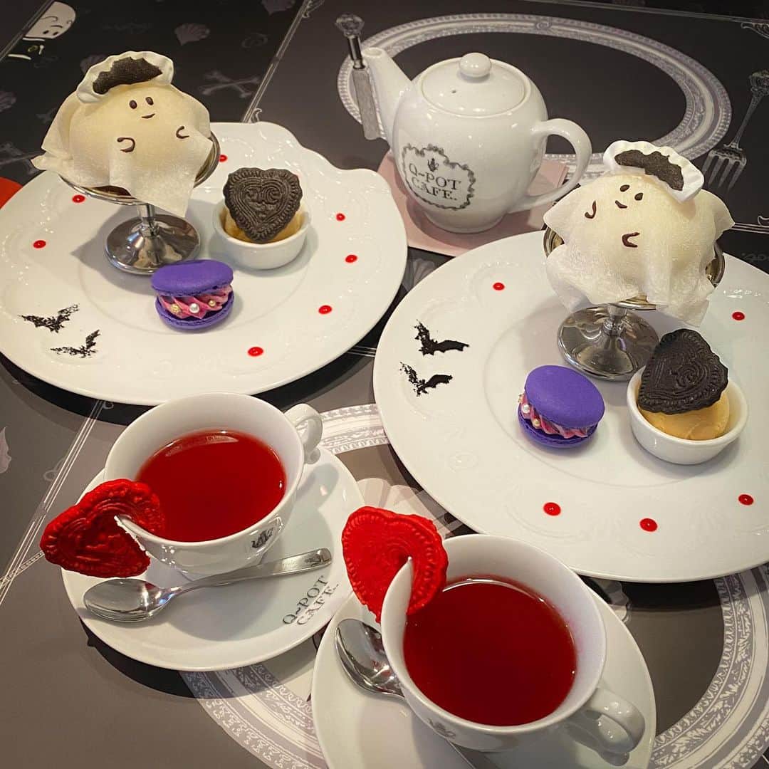 江崎びす子さんのインスタグラム写真 - (江崎びす子Instagram)「メイドのオバケちゃん可愛すぎる👻  血をイメージした紅茶も最高🩸  #qpotcafe」9月7日 21時37分 - bisukoezaki