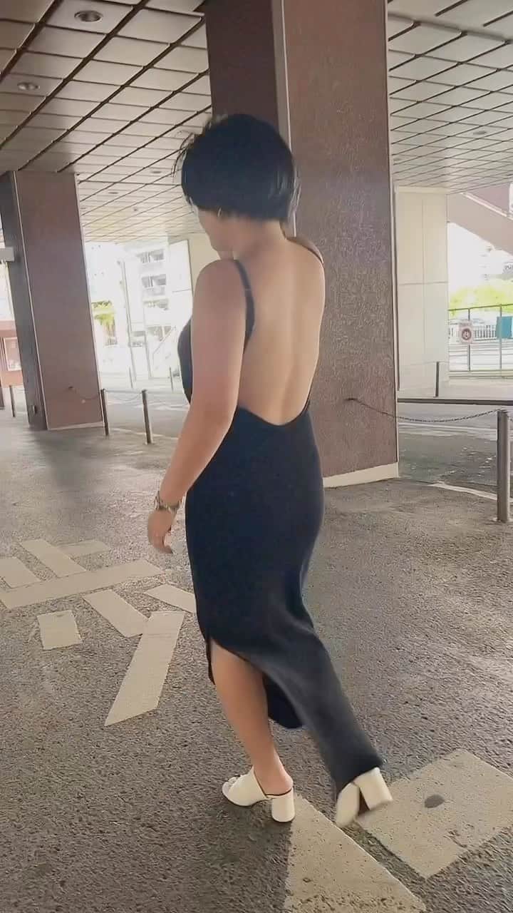 金子若菜のインスタグラム：「⠀ 本日、WONEM＿MENOW(ウォンエムアンダーバーメノウ) 2型発売されましたー！  このワンピース、身体がでかい俺でもこの通り、 身体を綺麗に見せてくれるにょ。 背中がっつりだから、パット付きっ！  是非是非チェックおなしゃす！ @wonem_official   #wonem」