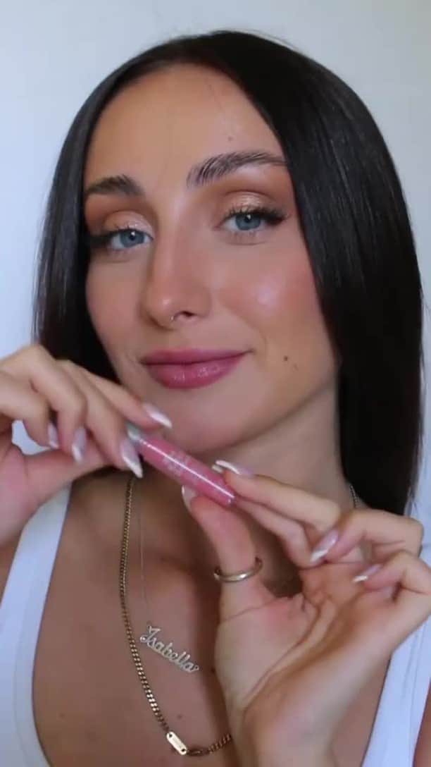 the Balmのインスタグラム：「This is what lippie dreams are made of! 💋 Shop our NEW Ms. Nude York x Meet Matt(e) Hughes lip kit @isabellaabeauty is using one of the 3 new shades, SHARP 💄 #thebalm @thebalm」