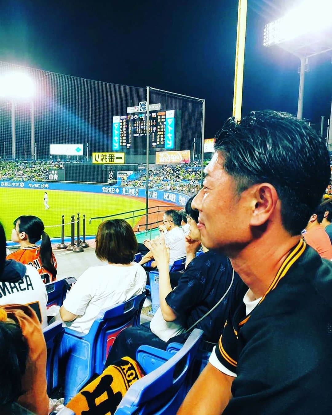 高橋大輔さんのインスタグラム写真 - (高橋大輔Instagram)「ジャイアンツ  TOKYOシリーズ&今季神宮最終戦 ナイスゲーム〜😊  坂本選手のサードには色々感じるものがありました。それにしても復帰早々、結果を出すあたり役者が違いますね✨  とにかくカード勝ち越して良かったです⚾️  明日からは東京ドームで対ドラゴンズ3連戦🏟️  私も今夜の試合を観て気合い入りました🎤  ご来場お待ちしております！  ‥じんレモとジャイアンツの勝利にホロ酔いで帰ります（笑）  #TOKYOシリーズ #読売ジャイアンツ #ジャイアンツ #神宮球場 #スタジアムmc #髙橋大輔 #高橋大輔」9月7日 21時44分 - daisuke_72