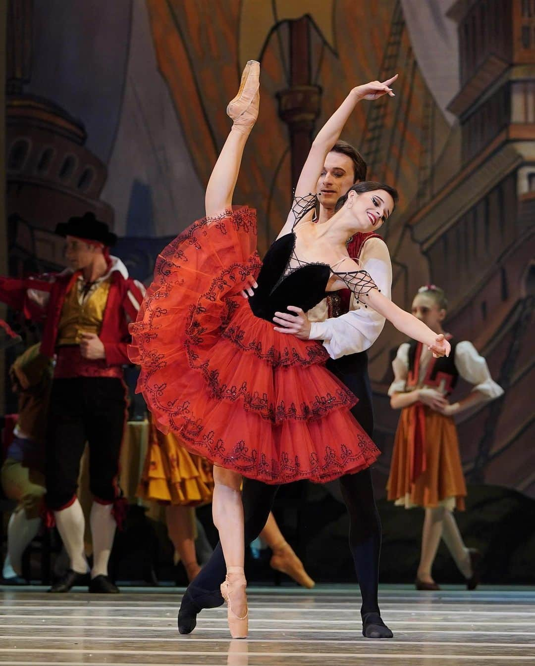 マリア・コーレワのインスタグラム：「So excited for my first performance in a new season at the Mariinsky - “Don Quixote” with @philipp_stepin on the 19th of September! 💃🏻❤️ Photos by @anfffoto  Мой первый спектакль в новом сезон в Мариинском - «Дон Кихот» с Филиппом Степиным @philipp_stepin 19го сентября! 💃🏻❤️ Приходите 🥰 Фотографии Саши Неффа @anfffoto」