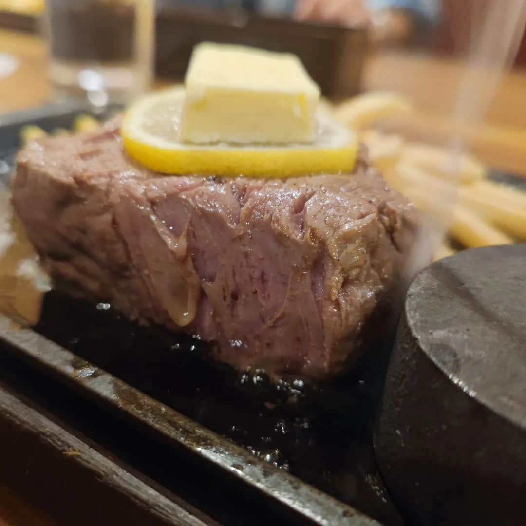 Drac&ouml;がたべしなに。さんのインスタグラム写真 - (Drac&ouml;がたべしなに。Instagram)「Steak 最高だよなぁ！？ #steak #肉料理 #ステーキ #steakhouserocky」9月7日 21時54分 - draco.i