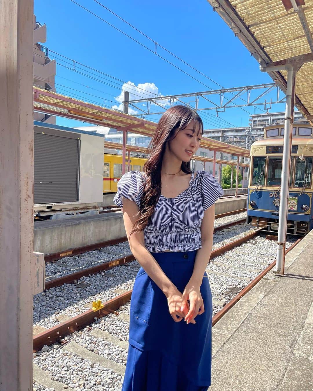 のインスタグラム：「・  昨日発売の 「i☆Risしゃべるグラビア」 オフショットゆうちゃん  やっぱり青ってしっくりしちゃうよね〜  9日にお渡し会もあるから来る人はよろしく〜🫰  #spa #この頃エクステついてて #ロングだね」