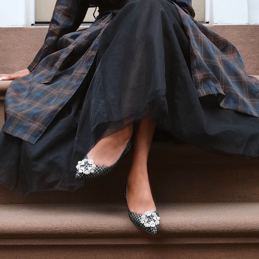 のインスタグラム：「A supposed high of 95 degrees today in Manhattan, but we've got Fall on the mind. Our newest @sjpcollection styles have landed and they're some of our very favorites yet. Don't tell the others. Available at www.sjpb​ysarahjessicaparker.com and in-store at our flagship boutique on Bleecker and Perry in NYC. Any questions, ask away! We're here to help. X, SJ」
