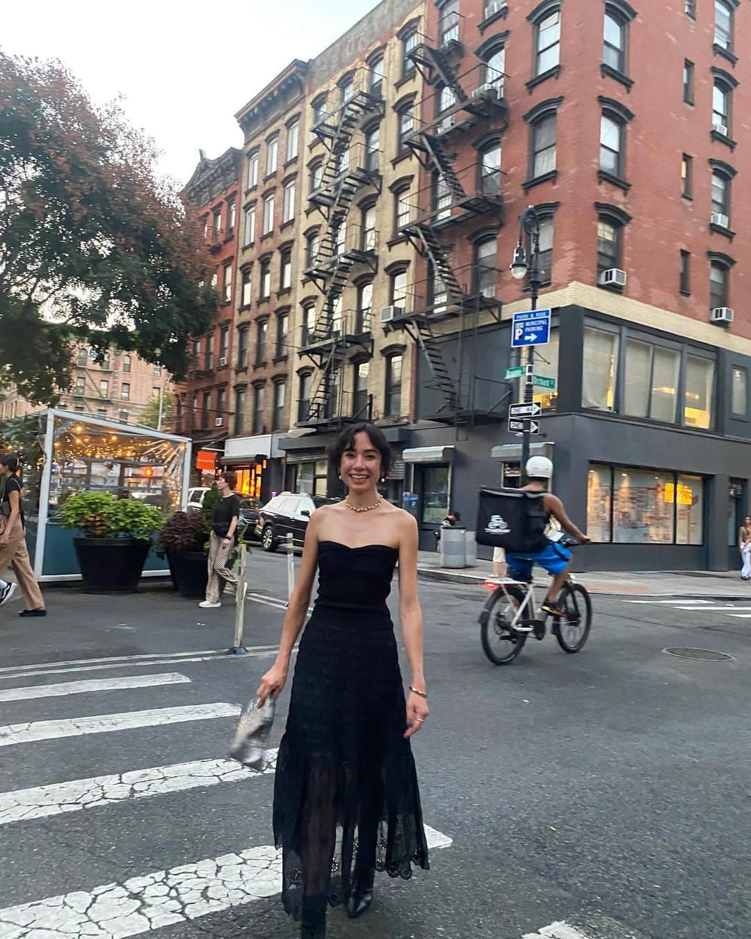 ベイカー恵利沙さんのインスタグラム写真 - (ベイカー恵利沙Instagram)「NYFW DAY1 🦋 The Library Spirit Event @montblanc 📖 ファッションウィーク1日目の夜はモンブランのイベントへ🪩 ドレスコードがあったので、 普段はそれぞれカジュアルに着ているトップスとスカートをドレスのように合わせて いつもよりおめかし🌹 みんなに会えて嬉しい夜🤍 Thank you @marikorimaaaaaaa san ♡♡♡」9月7日 21時52分 - bakerelisa