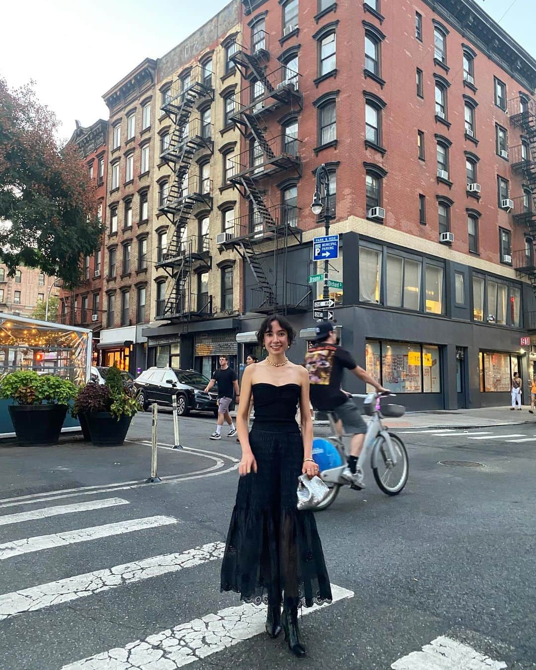 ベイカー恵利沙さんのインスタグラム写真 - (ベイカー恵利沙Instagram)「NYFW DAY1 🦋 The Library Spirit Event @montblanc 📖 ファッションウィーク1日目の夜はモンブランのイベントへ🪩 ドレスコードがあったので、 普段はそれぞれカジュアルに着ているトップスとスカートをドレスのように合わせて いつもよりおめかし🌹 みんなに会えて嬉しい夜🤍 Thank you @marikorimaaaaaaa san ♡♡♡」9月7日 21時52分 - bakerelisa