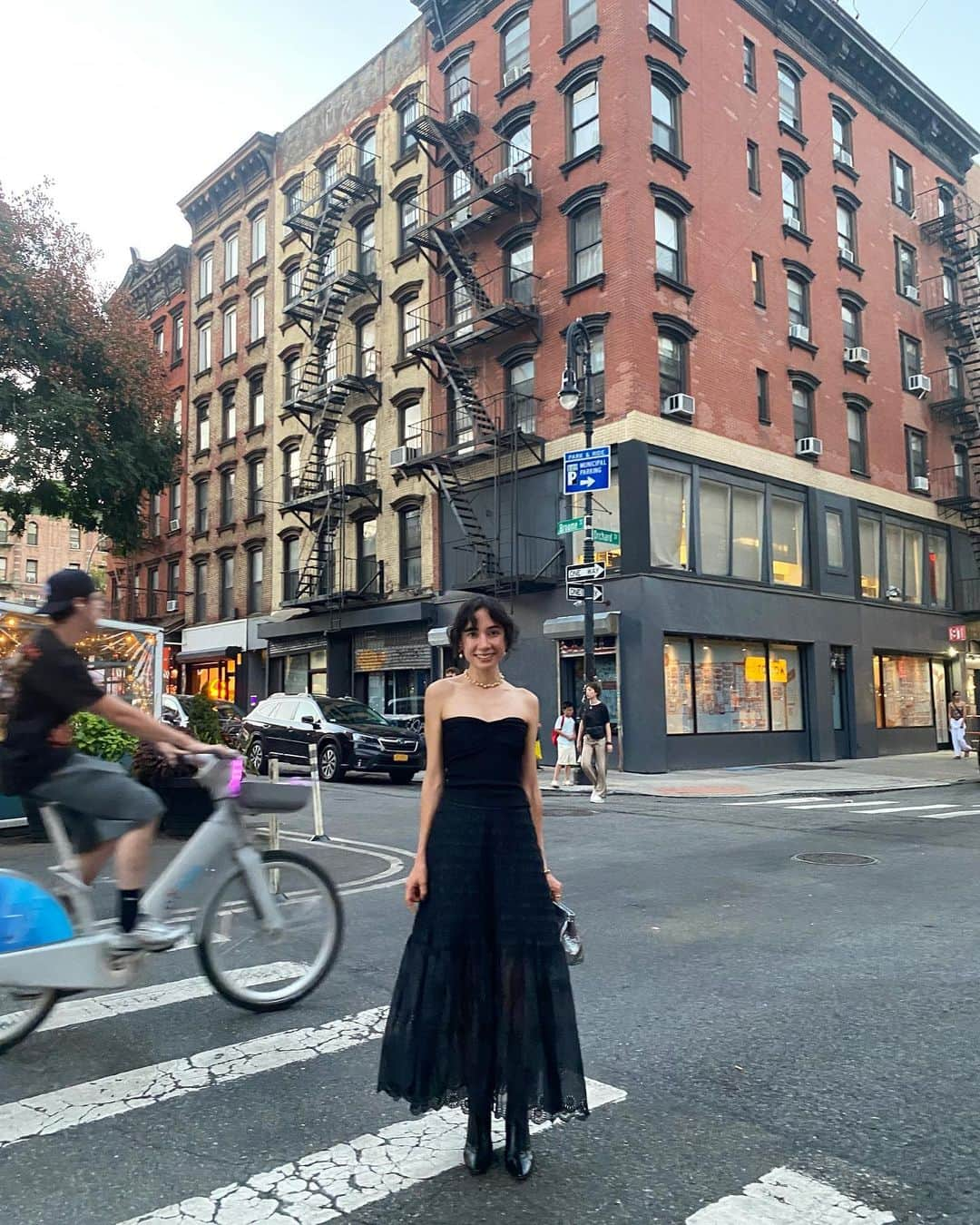 ベイカー恵利沙さんのインスタグラム写真 - (ベイカー恵利沙Instagram)「NYFW DAY1 🦋 The Library Spirit Event @montblanc 📖 ファッションウィーク1日目の夜はモンブランのイベントへ🪩 ドレスコードがあったので、 普段はそれぞれカジュアルに着ているトップスとスカートをドレスのように合わせて いつもよりおめかし🌹 みんなに会えて嬉しい夜🤍 Thank you @marikorimaaaaaaa san ♡♡♡」9月7日 21時52分 - bakerelisa