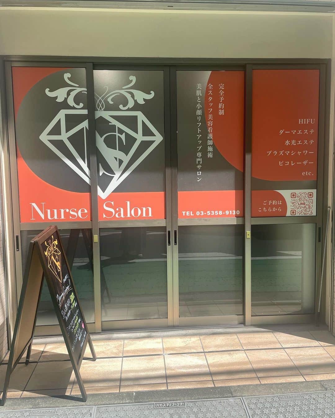 みかほさんのインスタグラム写真 - (みかほInstagram)「⁡ 全スタッフが正看護師の資格持ち ＆美容皮膚科勤務経験者のエステサロン ⁡ ナースサロン新大久保院が 最近オープンしたので行ってきたよ‎🤍 ⁡ @nurse_salon_shinookubo  ⁡ ナースサロンは、 名前の通り全スタッフ看護師免許取得済み！！ ⁡ また、Jsaps、スキンケアカウンセラー等資格・スキンケアアドバイザー保持・美容皮膚科保持者等々の資格者がいるので、安心して施術を受けられるのが魅力🫶 ⁡ 普通のエステサロンでは受けられない出力を マシンで扱えたり、専門知識がある分 効果的に施術をすることが出来るメリットが！✨️ ⁡ ⁡ 私はボディハイフで二の腕をしたんだけど、 今ちょうど3日目だけど、 何回りかほっそりして効果をすごい感じてる！！ やっぱりパワー強いと効果が早いから嬉しいね‎🤍 ⁡ 医療のような強い出力なのに エステサロンなので低価格‎🤍 ⁡ 施術後のLINE24時間対応のアフターケアまでサポートしてくれます✨️ ⁡ 小さなお子様連れの方もOKなところも嬉しいポイント🤍 ⁡ ⁡ もちろん男性もOKだよ‎🤍 ⁡ ⁡ ハイフの他にも ダーマペンや、プラズマシャワー、ピコレーザー、水光エステなどなど 美肌メニューも充実🫶 ⁡ ダーマペンって背中にもできるらしい！！ 気になるメニュー多すぎて欲が🤣 また行く‎🤍 ⁡ 担当していただいたアユさん 丁寧に施術していただいたので効果抜群に感じました🥹ありがとうございました🥰‎🤍 @n_s_ayu  ⁡ ⁡ 初回はお得に受けられるからチェックしてみてね‎🤍 ⁡ ⁡ 他にも博多駅前に新店舗がオープンしたよ❤️‍🔥 Nurse Salonは全国で、 麻布十番・新宿 ・博多駅前・新大久保 恵比寿（9月OPEN予定）に店舗があるよ‎🤍 @nurse_salon  ⁡ https://nursesalon.jp/ ⁡ ⁡ #二の腕ハイフ  #痩身  ◌𓈒𓏲𓆸𓆸𓏸𓂂𓂂𓏸𓍯𓂂𓂂𓇬𓈒𓂂𓏸𓇠𓇬𓈒𓂂𓂂𓏸𓍯  このアカウントは、 美容 コスメ情報を中心に 日常でいいな。と思ったものを発信しております🎀 ⁡ いいねコメント1番喜びます🥰 保存も忘れないでね🏷‪‪‪‪‬⸒⸒🤍 ⁡ ここだけのお得情報も配信してるので よかったらフォローしてね🫶  @mikahogram  ⁡ ◌𓈒𓏲𓆸𓆸𓏸𓂂𓂂𓏸𓍯𓂂𓂂𓇬𓈒𓂂𓏸𓇠𓇬𓈒𓂂𓂂𓏸𓍯  ⁡ #ハイフ  #東京ハイフ  #医療ハイフ  #エステハイフ  #ピコレーザー  #ピコトーニング  #東京サロン  #東京エステサロン  #美肌になりたい  #ナースサロン  #ナースサロン新大久保  #nursesalon  #nursesalon新大久保」9月7日 22時03分 - mikahogram
