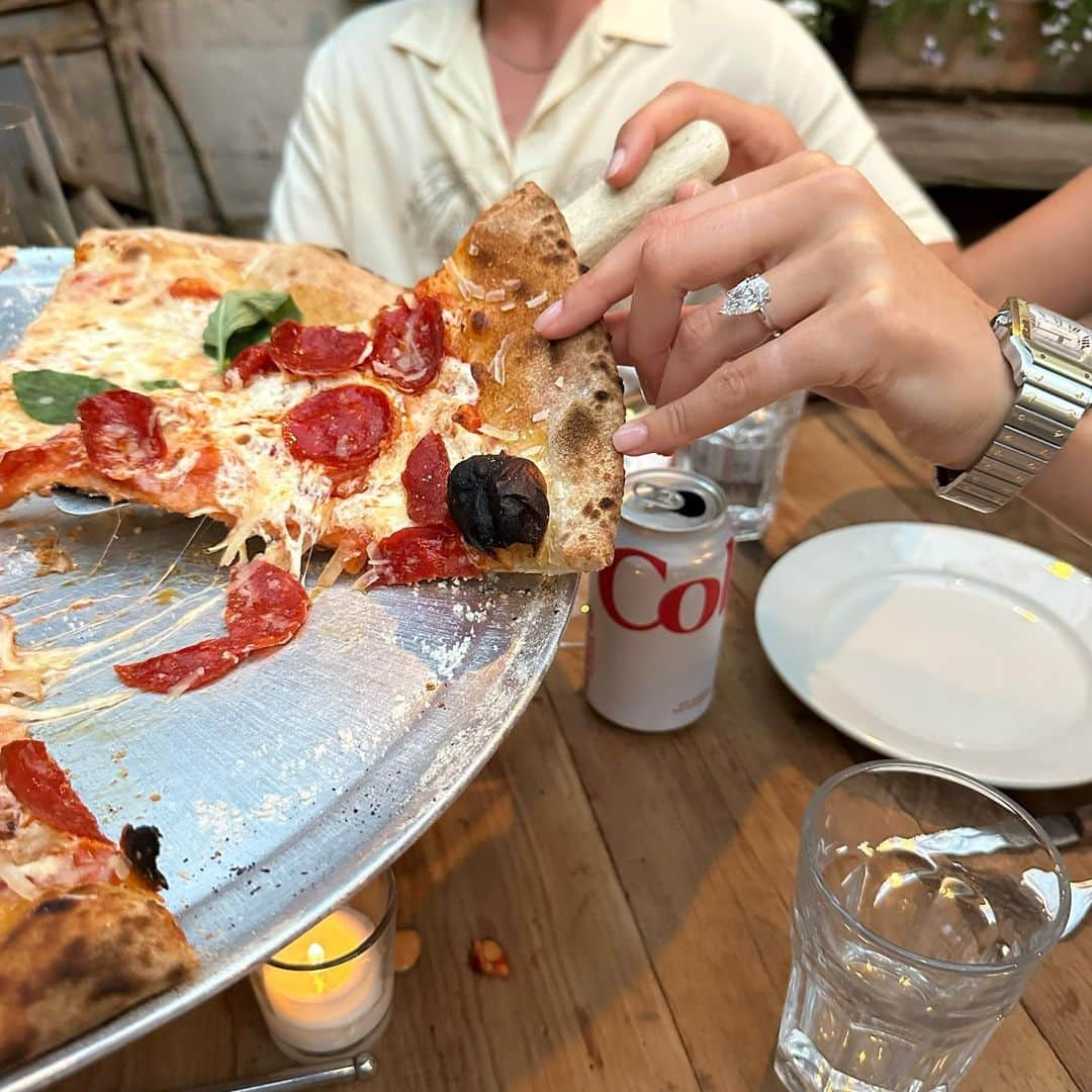 チャーリー・プースさんのインスタグラム写真 - (チャーリー・プースInstagram)「I flew to New York to ask my best friend to marry me, and she said yes. I am the happiest, best version of myself and it is all because of you Brookie. I love you endlessly forever and ever and ever.」9月7日 22時00分 - charlieputh