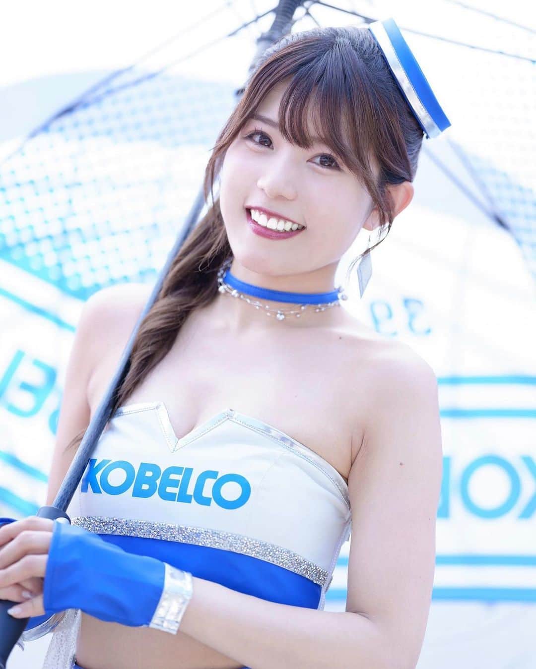 のインスタグラム：「【お知らせ💙】 ＿＿＿＿＿＿＿＿＿＿＿＿＿＿＿＿  本日発売の #ベストカー に レースクイーン名鑑のコーナーで 特集してもらってます🥰！！  KOBELCO GIRLSで登場してるので ぜひチェックとGET 拡散もっ🫶よろしくお願いします💙 ＿＿＿＿＿＿＿＿＿＿＿＿＿＿＿＿＿  . . #ベストカー #雑誌 #本日発売 #特集 #講談社 #クルマ #車好き  #レースクイーン #SUPERGT #500クラス #tgrteamsard  #KOBELCO #KOBELCOGIRLS #宮瀬七海」