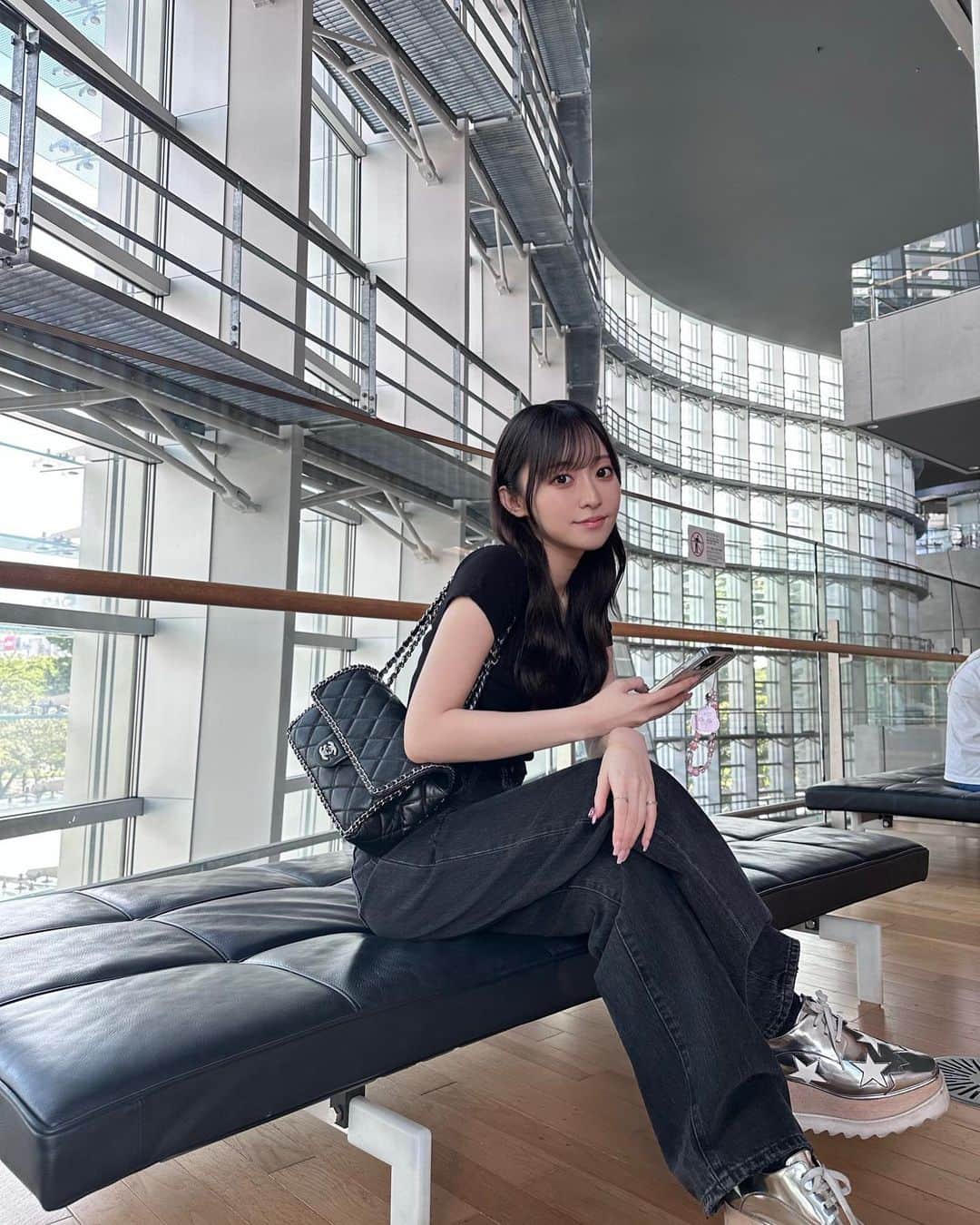 石飛恵里花のインスタグラム：「🏢🍃」