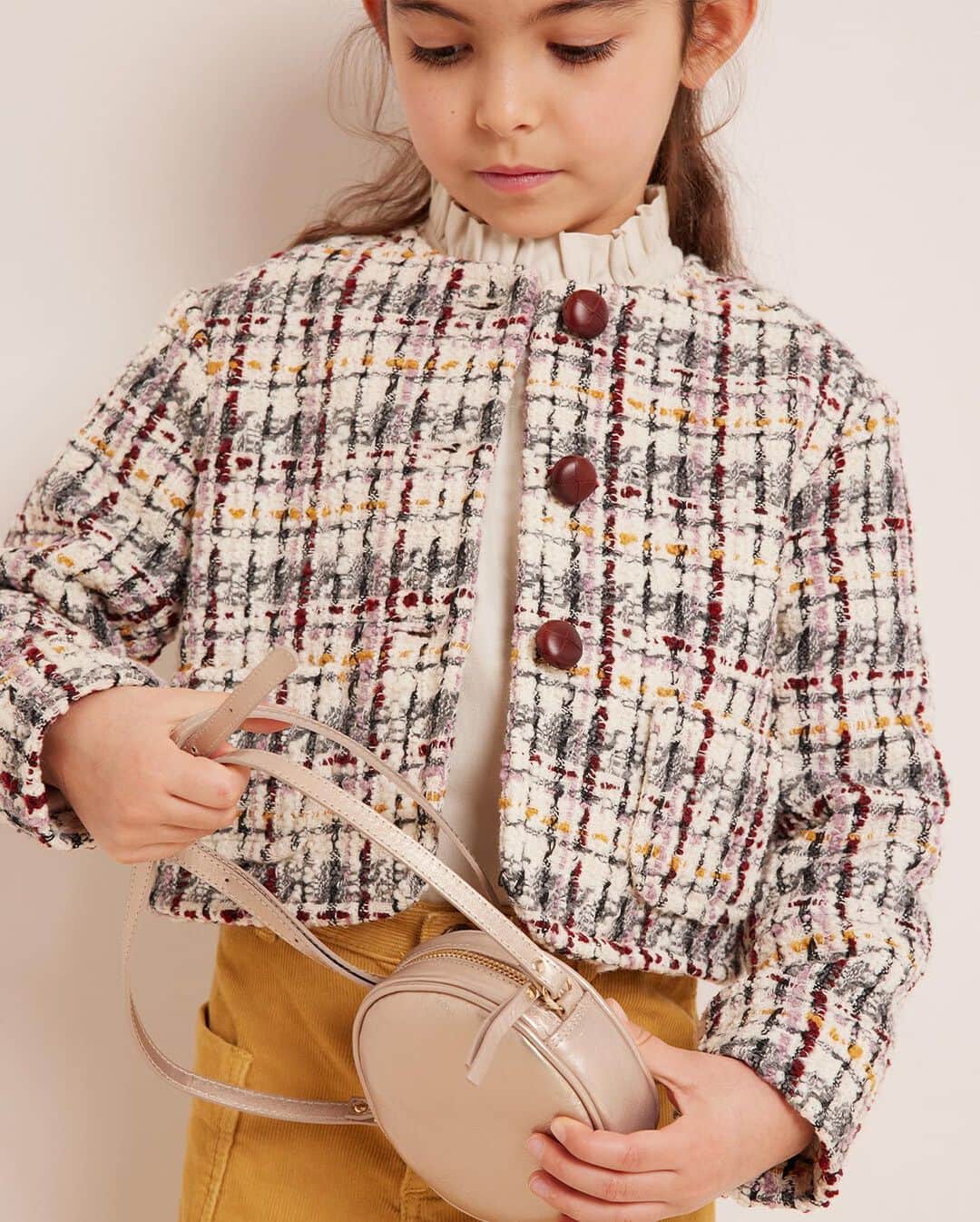 bonpointさんのインスタグラム写真 - (bonpointInstagram)「New Bonpoint FW23 | Keep it sunny and preppy!  A colourful tweed jacket, an essential in the schoolgirl's wardrobe to assert her style on the playground. ​  #Bonpoint #NewCollection #BacktoSchool」9月7日 22時10分 - bonpoint