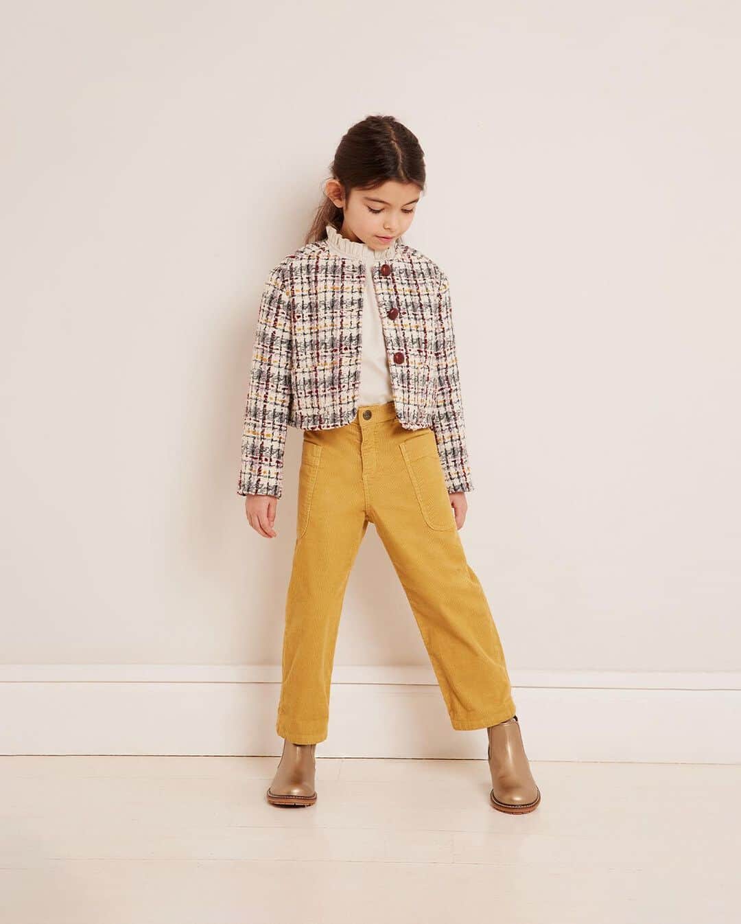 bonpointのインスタグラム：「New Bonpoint FW23 | Keep it sunny and preppy!  A colourful tweed jacket, an essential in the schoolgirl's wardrobe to assert her style on the playground. ​  #Bonpoint #NewCollection #BacktoSchool」