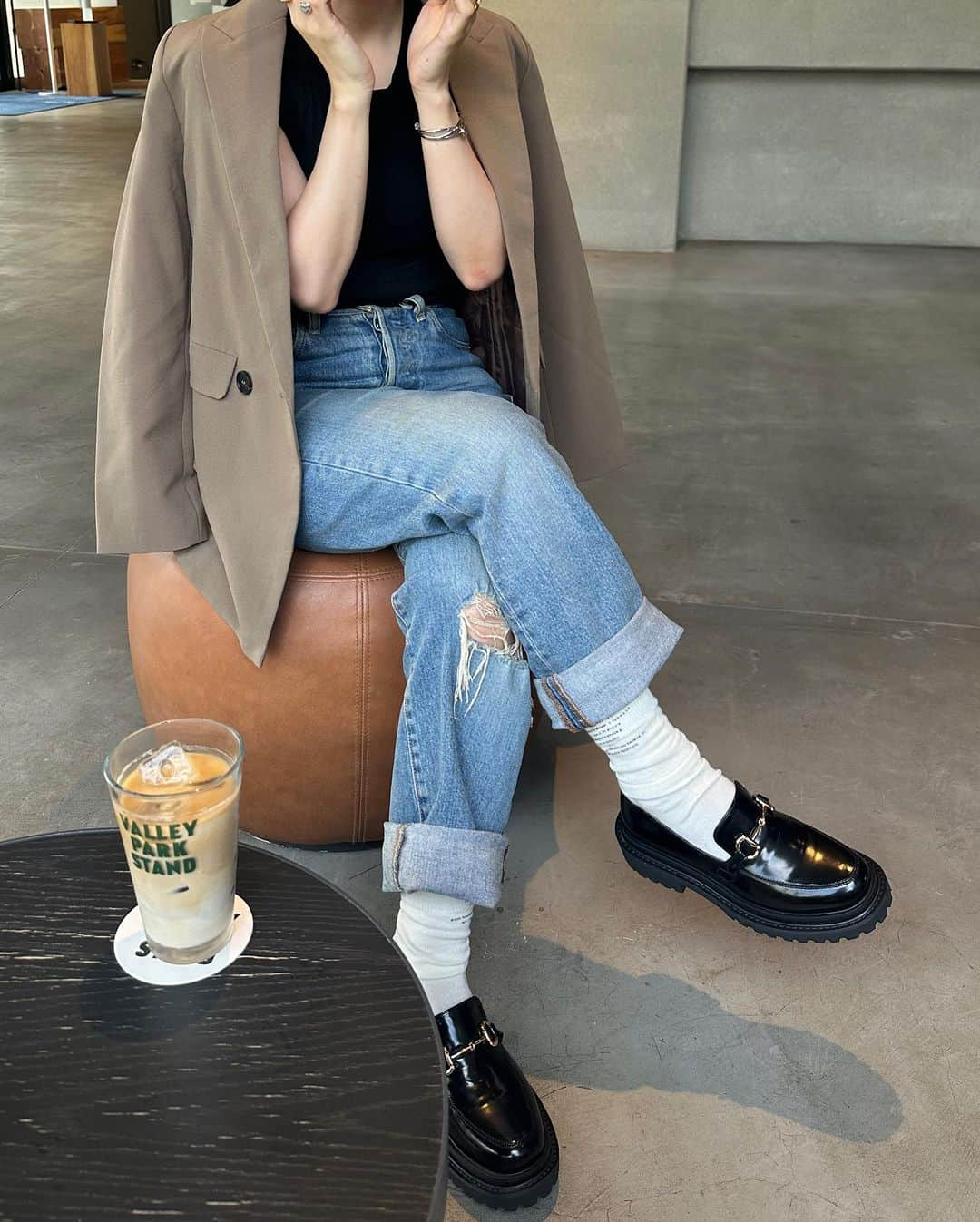 田畑佑莉さんのインスタグラム写真 - (田畑佑莉Instagram)「久しぶりの休日♡ rainloafer👞🌧️  shoes @orientaltraffic_official × @lily02tbt outer @uniqlo_jp  tops @uniqlo_jp  bag @efole_official   🧋🥪 @valleyparkstand   #orientaltrafficbyyuri #orientaltraffic  #イエベ春 #ソフトエレガント  #ヘアカラーベージュ  #150cmコーデ#オリエンタルトラフィック #レインブーツ #レインシューズ #ローファー#レインローファー  #uniqloコーデ  #ユニクロ #ユニクロ購入品 #ニューバランス530 #GU #gu購入品  #GUコーデ #stylehinterになりたい  #stylehint @stylehint_official」9月7日 22時14分 - lily02tbt