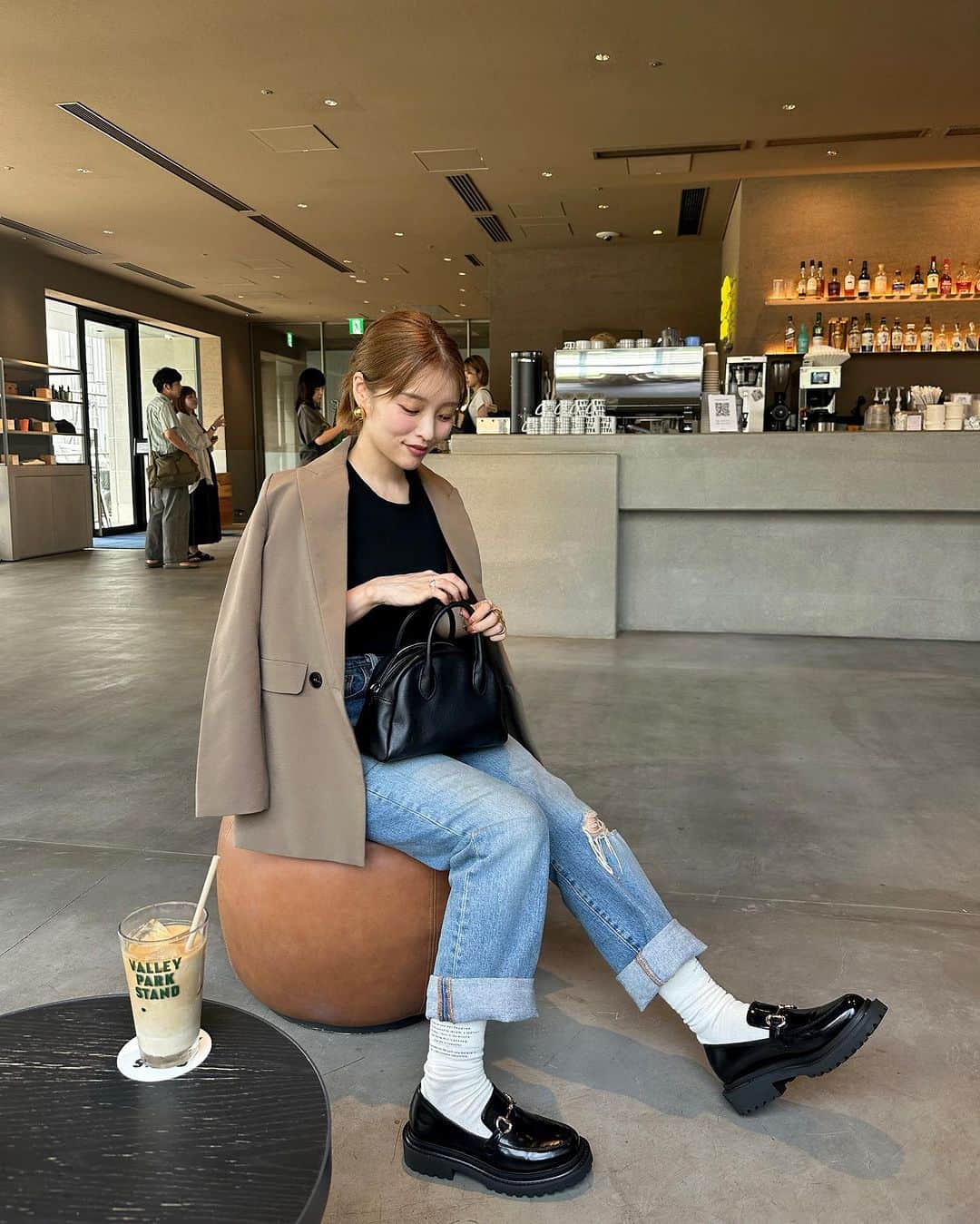 田畑佑莉さんのインスタグラム写真 - (田畑佑莉Instagram)「久しぶりの休日♡ rainloafer👞🌧️  shoes @orientaltraffic_official × @lily02tbt outer @uniqlo_jp  tops @uniqlo_jp  bag @efole_official   🧋🥪 @valleyparkstand   #orientaltrafficbyyuri #orientaltraffic  #イエベ春 #ソフトエレガント  #ヘアカラーベージュ  #150cmコーデ#オリエンタルトラフィック #レインブーツ #レインシューズ #ローファー#レインローファー  #uniqloコーデ  #ユニクロ #ユニクロ購入品 #ニューバランス530 #GU #gu購入品  #GUコーデ #stylehinterになりたい  #stylehint @stylehint_official」9月7日 22時14分 - lily02tbt