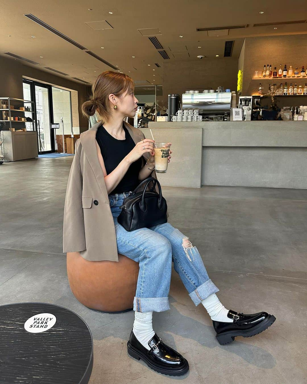 田畑佑莉さんのインスタグラム写真 - (田畑佑莉Instagram)「久しぶりの休日♡ rainloafer👞🌧️  shoes @orientaltraffic_official × @lily02tbt outer @uniqlo_jp  tops @uniqlo_jp  bag @efole_official   🧋🥪 @valleyparkstand   #orientaltrafficbyyuri #orientaltraffic  #イエベ春 #ソフトエレガント  #ヘアカラーベージュ  #150cmコーデ#オリエンタルトラフィック #レインブーツ #レインシューズ #ローファー#レインローファー  #uniqloコーデ  #ユニクロ #ユニクロ購入品 #ニューバランス530 #GU #gu購入品  #GUコーデ #stylehinterになりたい  #stylehint @stylehint_official」9月7日 22時14分 - lily02tbt