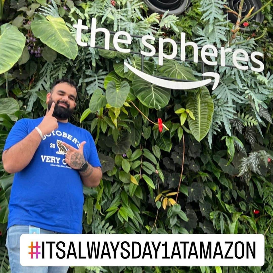 Amazonさんのインスタグラム写真 - (AmazonInstagram)「Third Amazon anniversary secured 🤝. Or as we like to call them, "Amaversaries"! Gaurav, an area manager at one of our delivery stations in Canada, has had the mobility to make his own career path here at Amazon, learning and growing in five different roles.   Thanks for all that you do, Gaurav, to make sure our customers receive their orders quickly and safely! 📦」9月7日 22時30分 - amazon