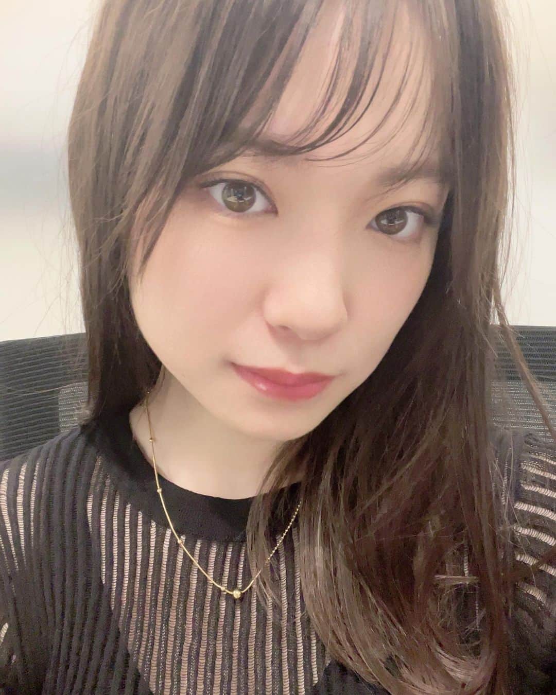 高嶋芙佳のインスタグラム：「久しぶりに前髪復活させてみた どっちがすきなの？」