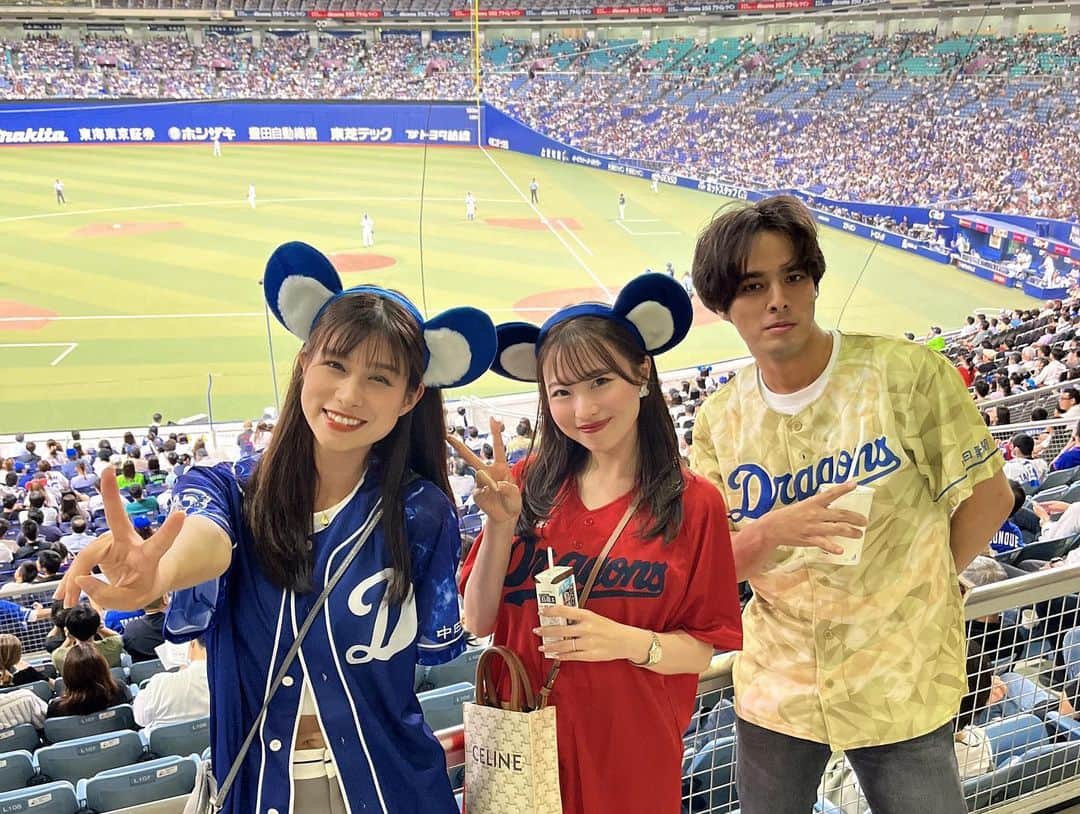 高樹リサさんのインスタグラム写真 - (高樹リサInstagram)「. バンテリンドーム名古屋での野球観戦デビュー⚾️ 勝ち負けではなく、みんなと観に行くのが楽しい🤭 #zipfm のロッカーには ドアラカチューシャ常備💙 試合終了後に手を振りに来てくれたドアラちゃんがとても可愛かった♡ #ちせネキ💓 @chiseikiyosato」9月7日 22時24分 - lisalisa_takagi
