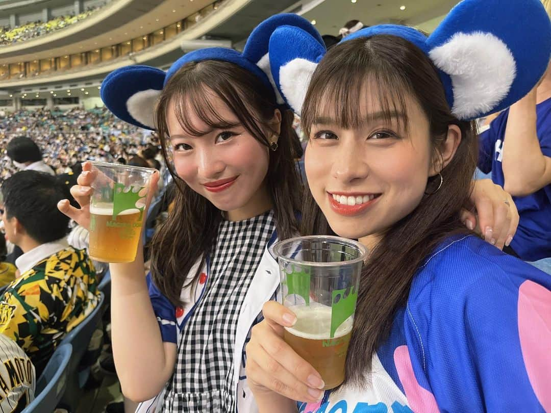 高樹リサのインスタグラム：「. バンテリンドーム名古屋での野球観戦デビュー⚾️ 勝ち負けではなく、みんなと観に行くのが楽しい🤭 #zipfm のロッカーには ドアラカチューシャ常備💙 試合終了後に手を振りに来てくれたドアラちゃんがとても可愛かった♡ #ちせネキ💓 @chiseikiyosato」