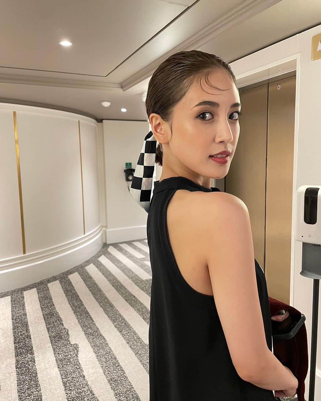 藤井夏恋のインスタグラム：「Makeup for LONGCHAMP Dinner in Paris🇫🇷🍽️♥️  Created by @tomoca13 💄」