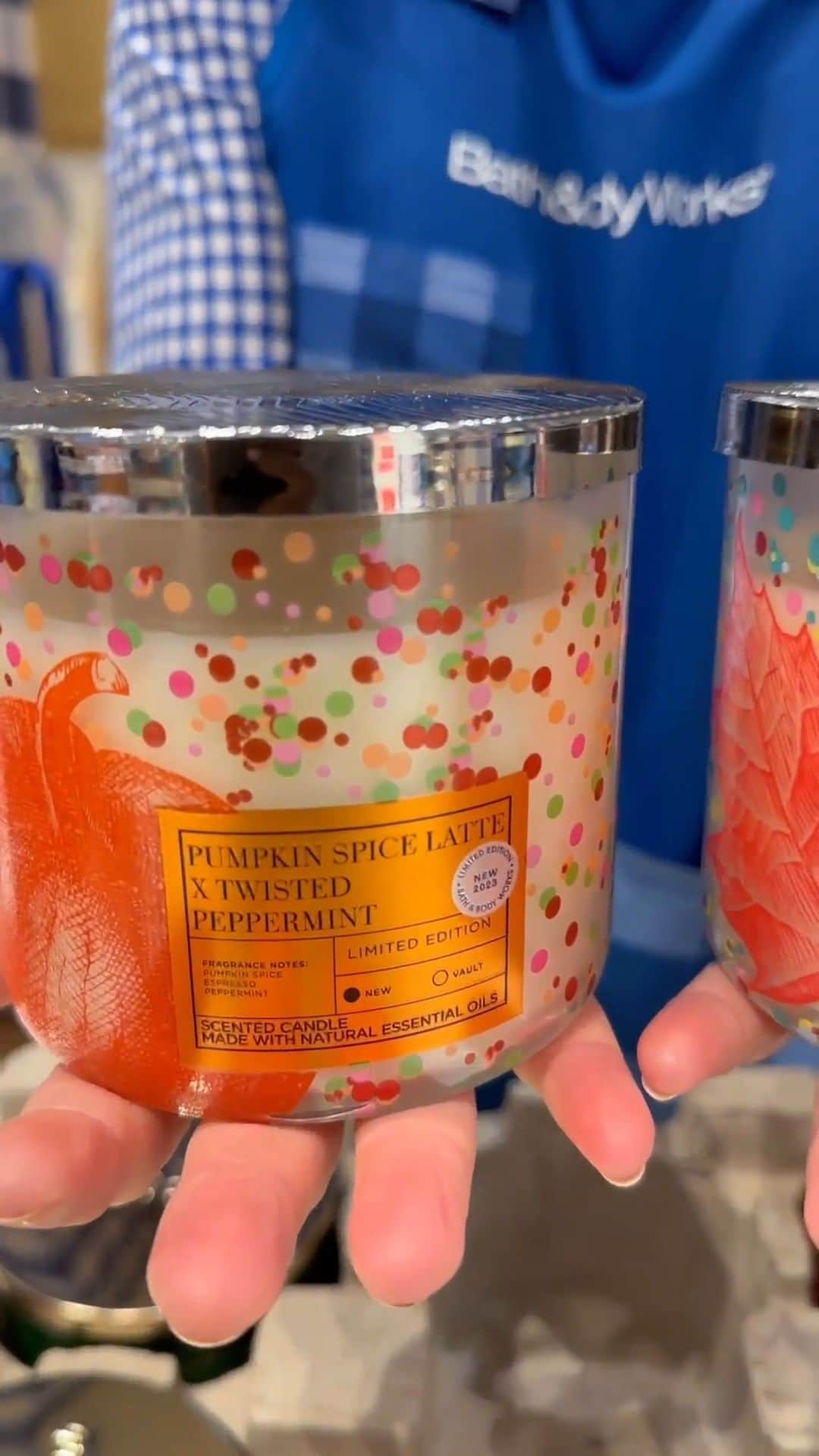 Bath & Body Worksのインスタグラム：「❗ NEW CANDLE DROP ALERT 🍂 ​  FALL for our NEW limited-edition fragrances while you can​: 🍁 Radiant Red Maple​ 🎃 Pumpkin Spice Latte x Twisted Peppermint!​ (Bonus: ALL 3-Wick Candles are $12.95 🙀)​  @ your shopping bestie in the comments👇 so they don't miss out!🛍」