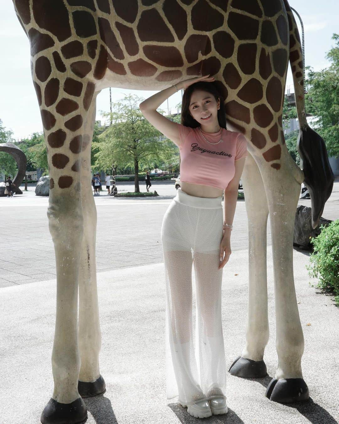 篠崎泫さんのインスタグラム写真 - (篠崎泫Instagram)「動物園一日約會 究竟有沒有成功 去 @leoleo917 頻道看正片  篠劇透 笑得花枝亂顫 嚇得花容失色 - #H7sOOTD Top&pants @yuyu_active  #東東隆咚鏘 #東7東7不要停  #我姓篠崎單名泫不能叫崎泫 #別讓世界奪走你該有的燦爛」9月7日 22時32分 - hsyan0625