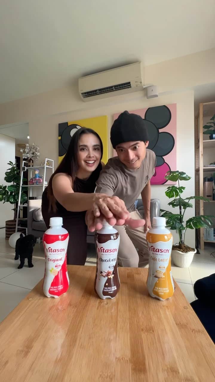 ミーガン・ヤングのインスタグラム：「We’re getting through 2023 and now it’s time to think of new ways to change up things around us - starting with our look, to our style and even our happy dance. One thing changing up that we looooove is the new and improved Vitasoy 💛The Vitasoy that you love, you’ll love even more! 🤍 Made more delicious, loaded with vitamins, all in a new pack 😍」