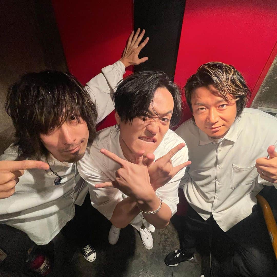 吉田広大のインスタグラム：「MAXIMIZE!!!!!! お越しくださった皆様ありがとうございました！！ 最高に熱いイベントで、素敵なアーティストの皆様とご一緒出来て嬉しかったです🔥🔥 ゆーくんも誘っていただき、本当にありがとうございます！いんやーやっぱこの3人でライブすんのは最高に楽しいですな、、！」