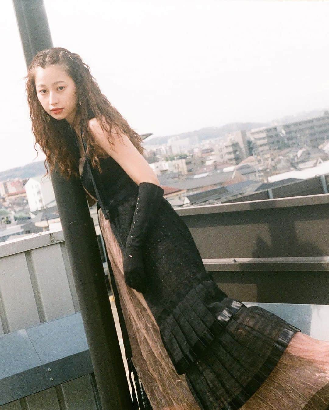 中尾有伽のインスタグラム：「大切なお知らせとお願いが明日9/8(金)21:00頃あります。  ずっと前から考えていたこと、今だからできると感じて走り出します。  一緒に泣いたり笑ったりして欲しい。 よろしくお願いします！！」
