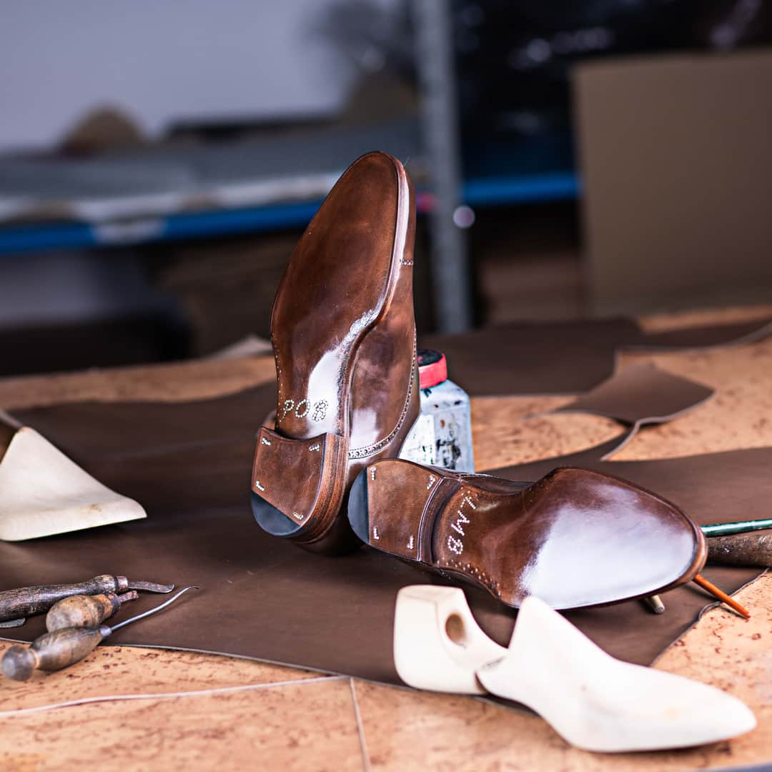 サンクリスピンのインスタグラム：「Most never see the sole of your shoes. But you do. Most never consider the importance of the sole. But we do.⁣ If you stare deep into our soles, you realise that they are the window to our soul. The beautifully bevelled waists, the exquisite hand finishing, the elegant arches and the sleek, sinuous and sculptural lines showcase our commitment to craftsmanship.  #shoes #handmadeshoes #madetoorder #mtoshoes #bespokeshoes #handwelted #shoeporn #madebyhand #shoestagram #agentlemanschoice #onlyforgentlemen」
