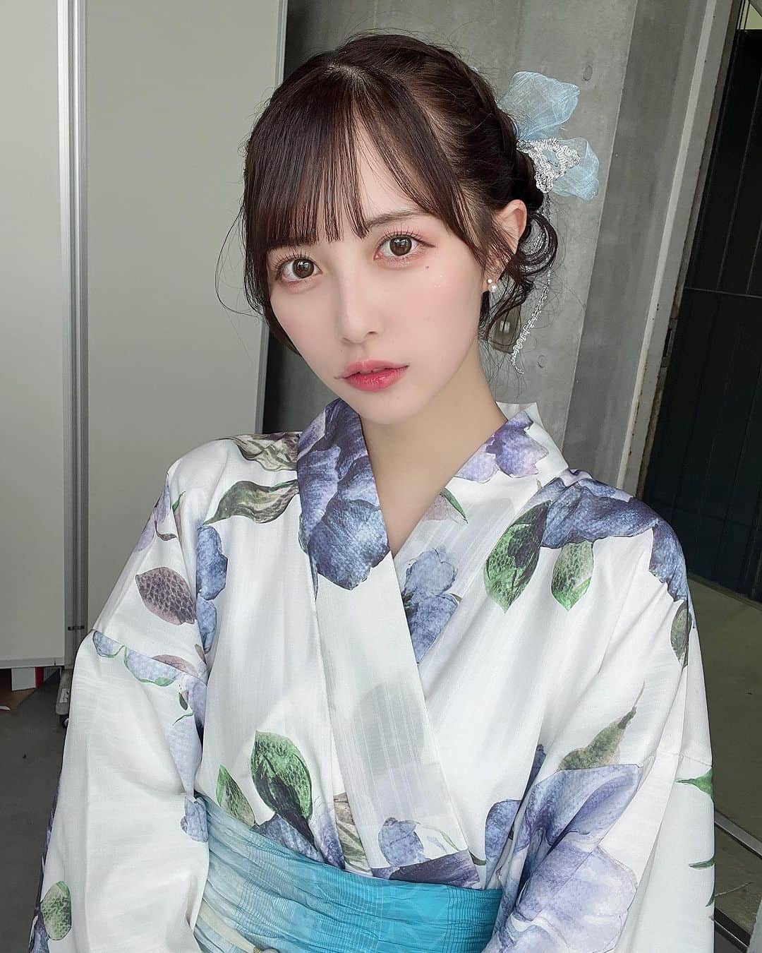 保科凜のインスタグラム：「水彩のお花の柄の浴衣とっても涼しげて可愛かったーーー！  ・ ・   #idol  #jamscollection  #japanesegirl  #japaneseculture  #yukata  #kimono  #fashion  #selfie  #like  #followme   #アイドル #ジャムズ #保科凜 #浴衣  #浴衣ヘアアレンジ  #浴衣ヘア  #浴衣女子  #撮影会」