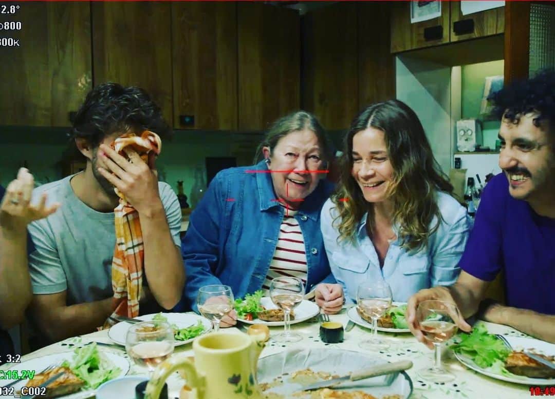 ピエール・ニネのインスタグラム：「LE LIVRE DES SOLUTIONS c’est ce MERCREDI au cinéma ! Rarement vécu une expérience aussi singulière et drôle. Ci joint des coulisses, des fous rires, le rire de notre régisseuse = le plus fou de France, un spectacle pour les enfants du village animé par @michelgondry, l’équipe et moi, un bœuf avec michel, une prise géante…」